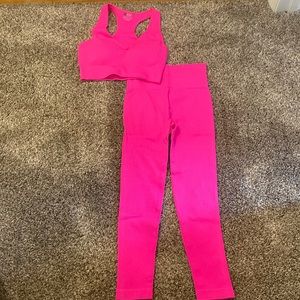 Cute pink work out set too small for me hoping someone will like it never worn